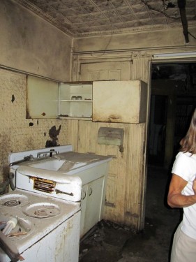 Disgusting old kitchen in Harlem townhouse wreck Disgusting old kitchen in Harlem townhouse wreck