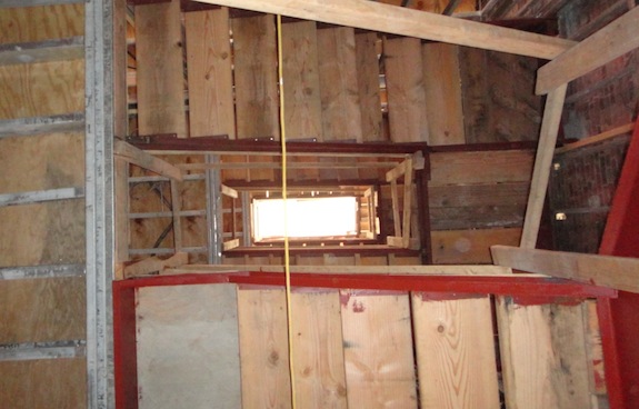 4 floor staircase looking up