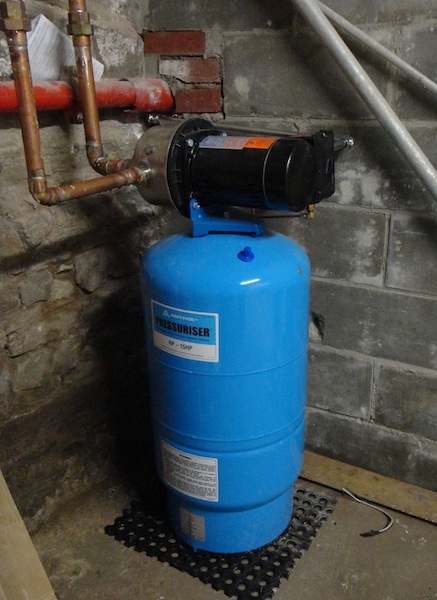 Booster pump to boost household water pressure Booster pump to boost household water pressure